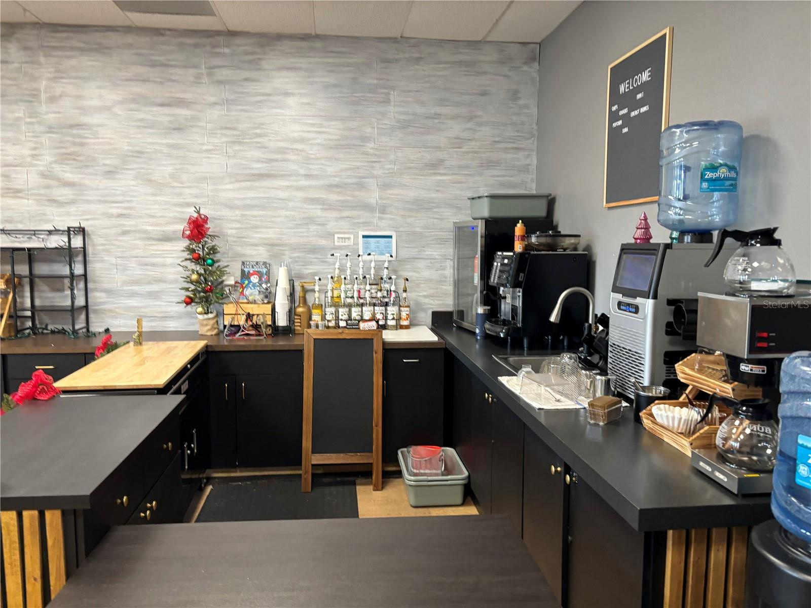 Church, School, or Office Building For Sale in Orlando Central Park Area - 38,000 Sq Ft $4,700,000 Church, School, or Office Building For Sale in Orlando Central Park Area - 38,000 Sq Ft $4,700,000